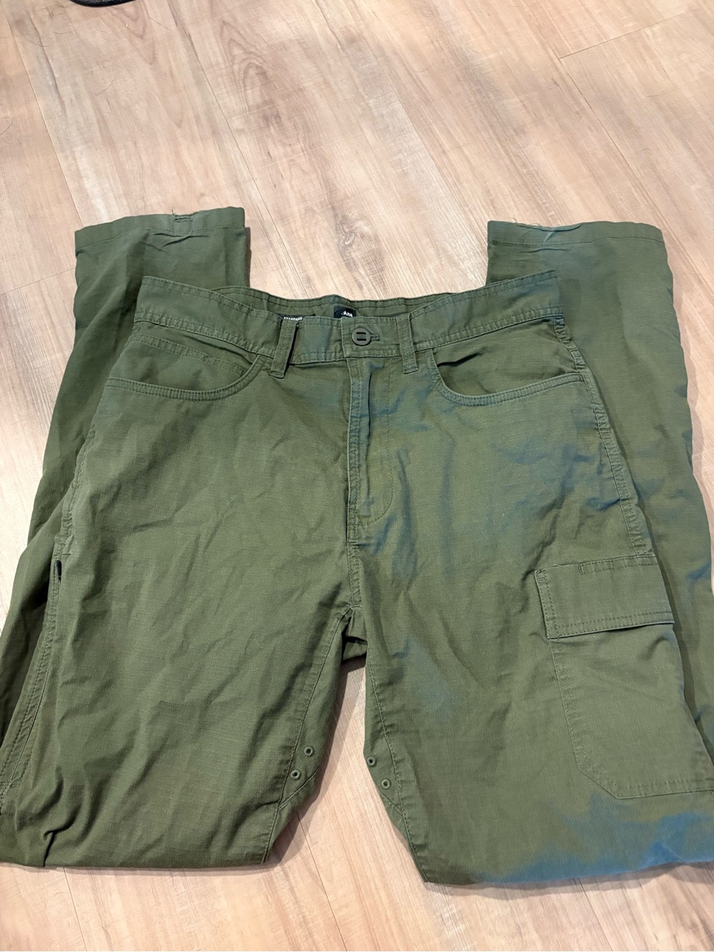 Prana Men's Olive Cargo Pants - Deep Green